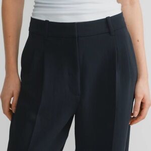 Aritzia
The Effortless Pant